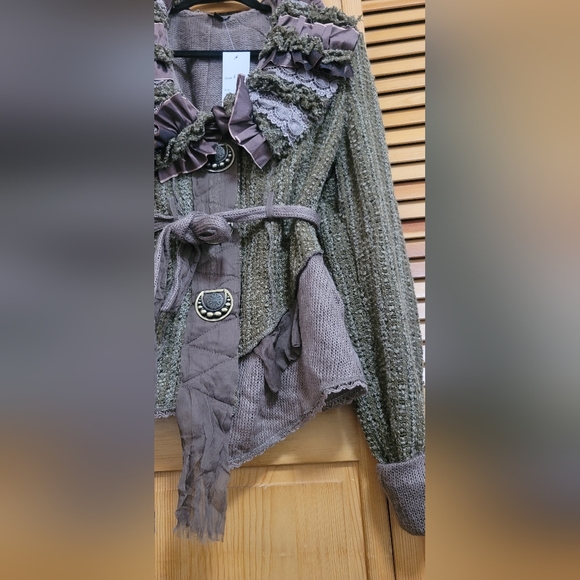 BOUTIQUE STUNNING SWEATER/COAT/TOP size M multi/color UNIQUE 3 BOTTOMS strap, M - Picture 7 of 9